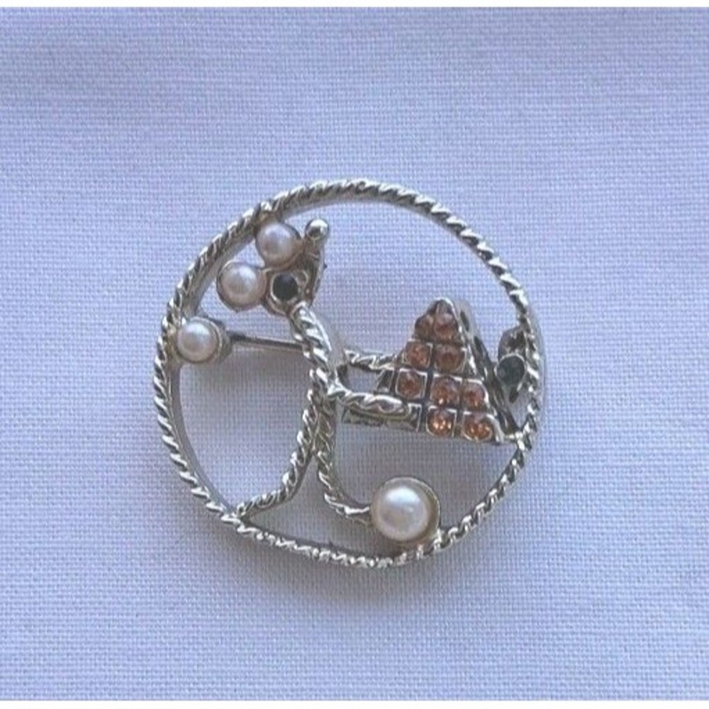 Signed STAR Mouse andCheese Silver Tone Brooch with Rhinestones Signed